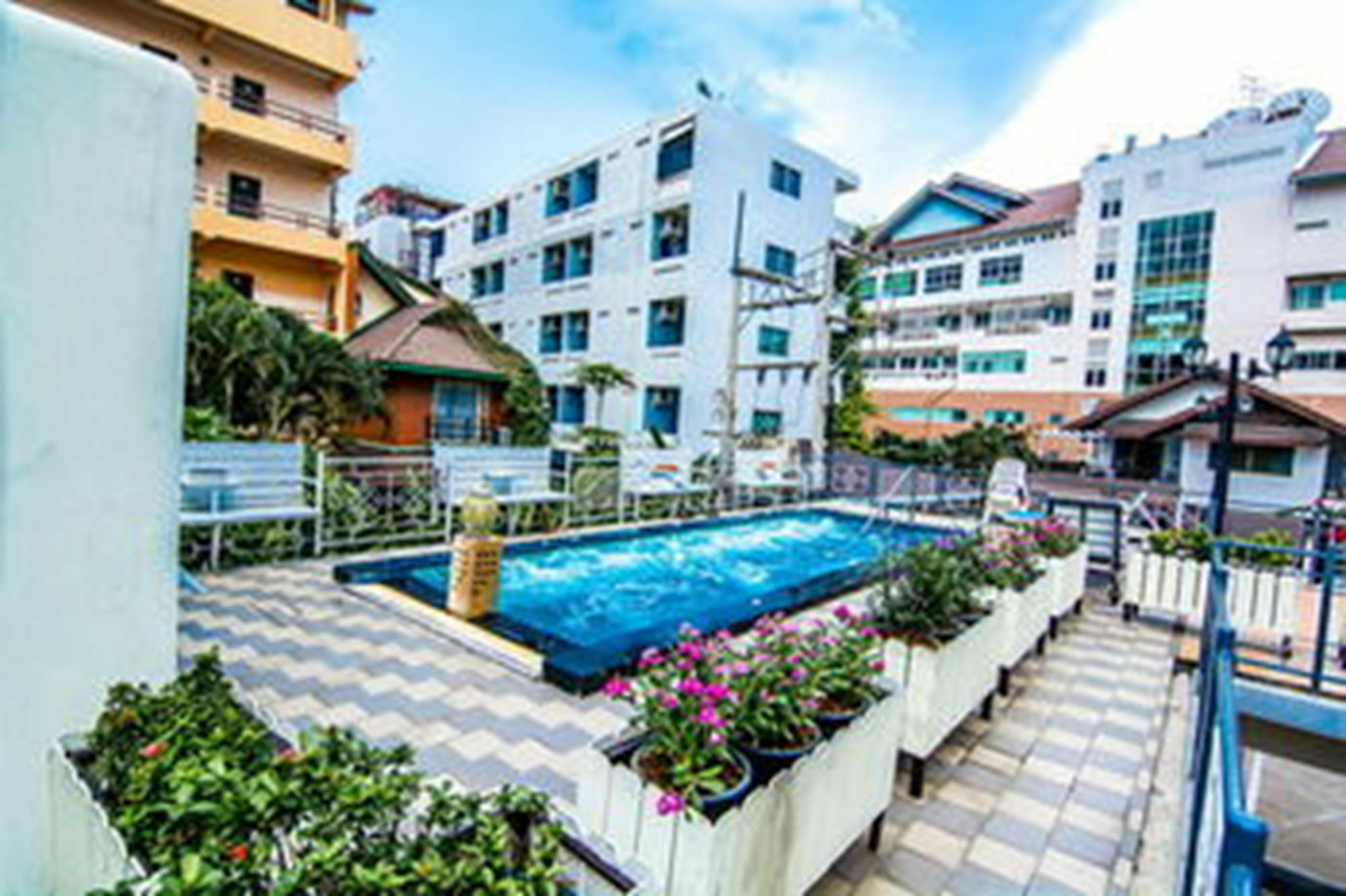 สุทัศน์คอร์ท 2 Hotel Pattaya ภายนอก รูปภาพ