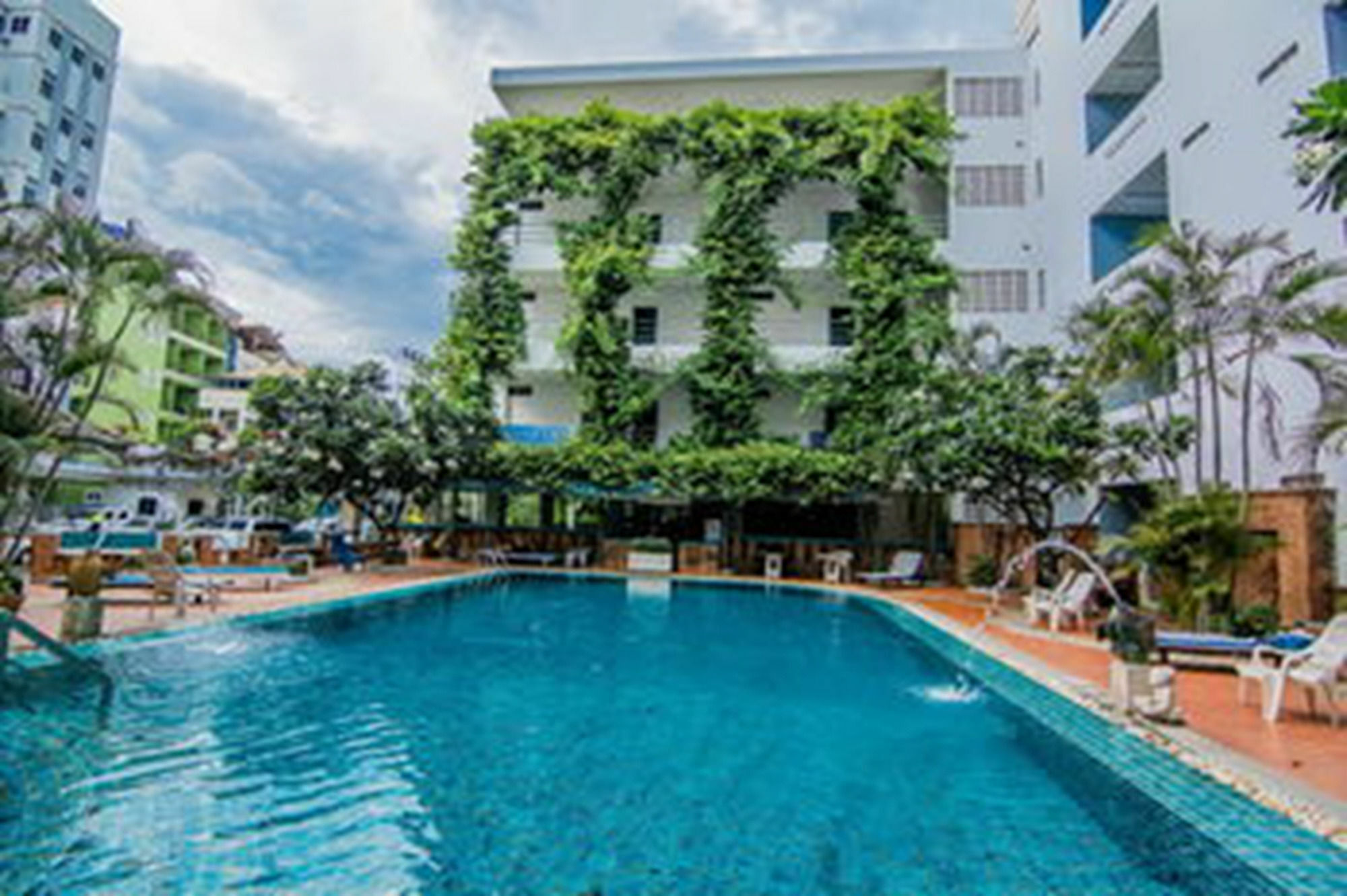 สุทัศน์คอร์ท 2 Hotel Pattaya ภายนอก รูปภาพ