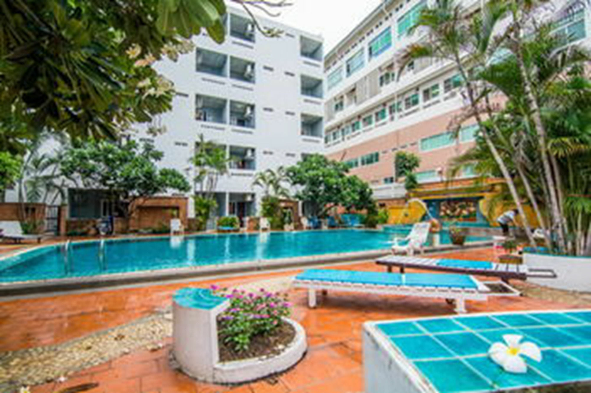 สุทัศน์คอร์ท 2 Hotel Pattaya ภายนอก รูปภาพ