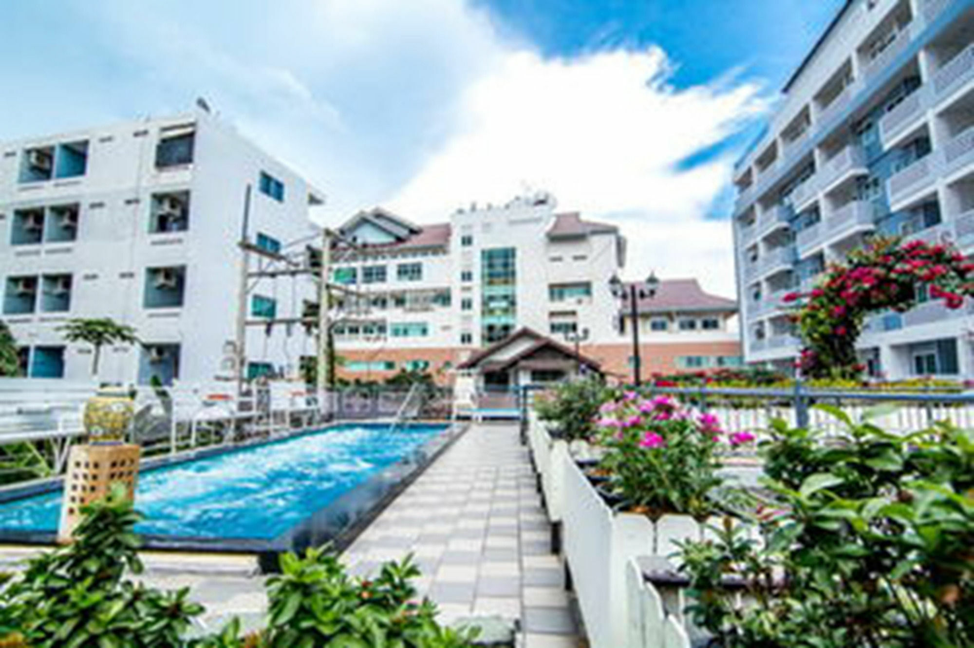 สุทัศน์คอร์ท 2 Hotel Pattaya ภายนอก รูปภาพ