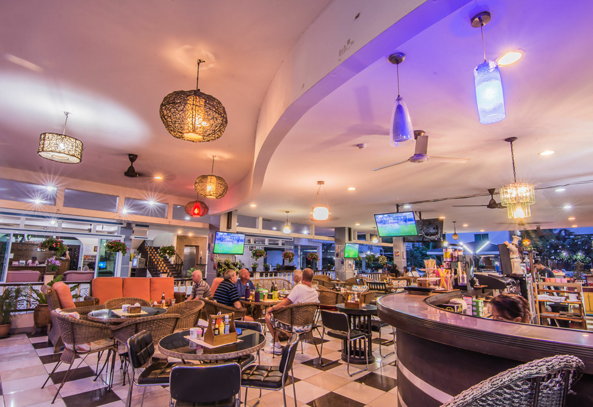 สุทัศน์คอร์ท 2 Hotel Pattaya ภายนอก รูปภาพ